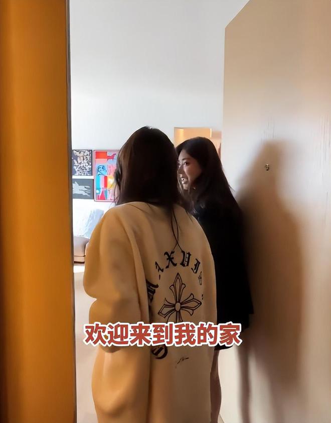 忙带孩子、买菜住150平豪宅一年赚40万j9九游会网站入口香港美女麻将馆打工帮(图4)