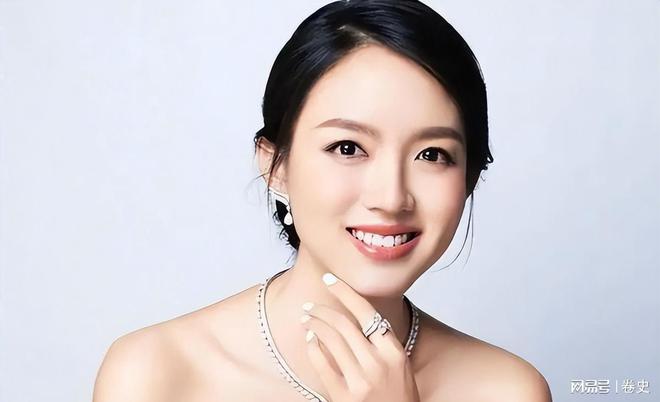 豪门怀孕6个月上春晚站C位真人生赢家j9九游会入口艳压奚梦瑶拒嫁30亿(图20)